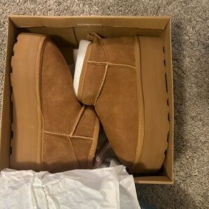 cushionaire platform boots women size 7 chestnut color